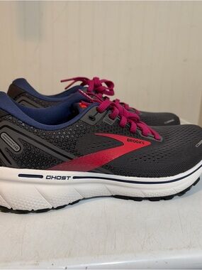 Brooks Women's Ghost 14 Sneakers - Gray with Pink Accents